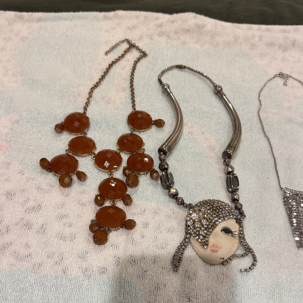 7 Statement Necklaces - image 2